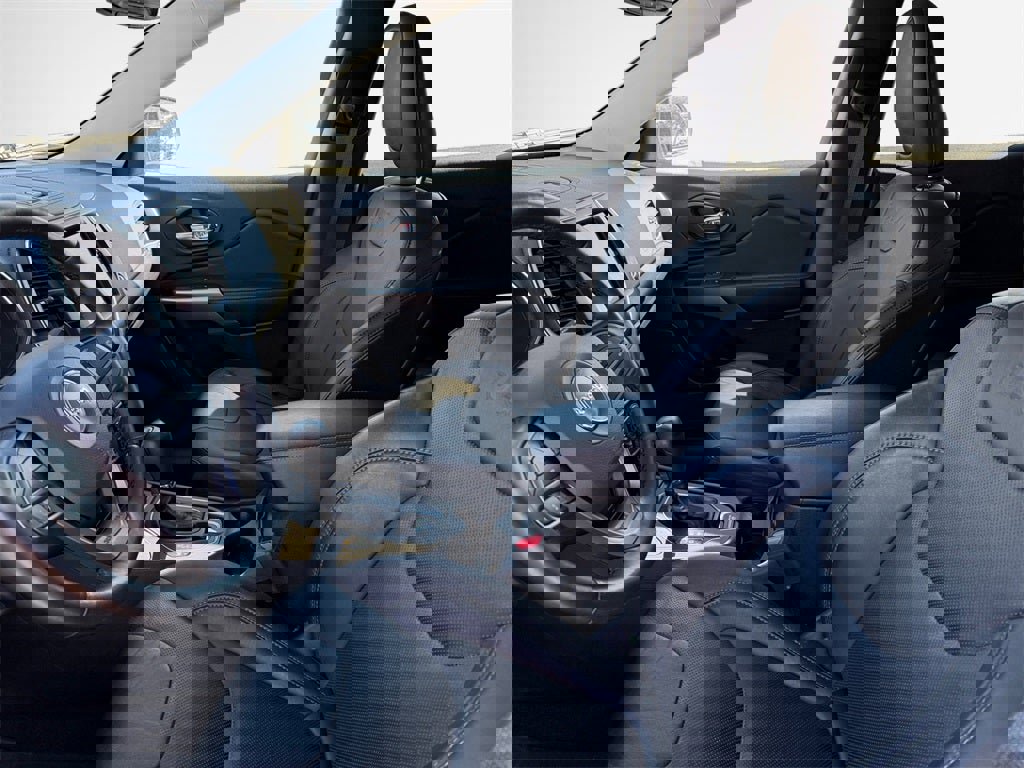 Used 2021 Jeep Cherokee Latitude Lux w/ Comfort/Convenience Group image 12