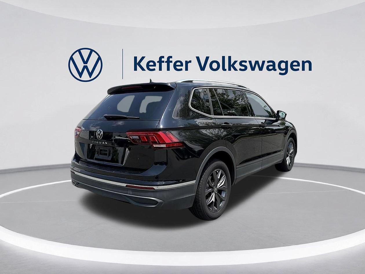 Used 2023 Volkswagen Tiguan SE w/ Panoramic Sunroof Package FWD image 5