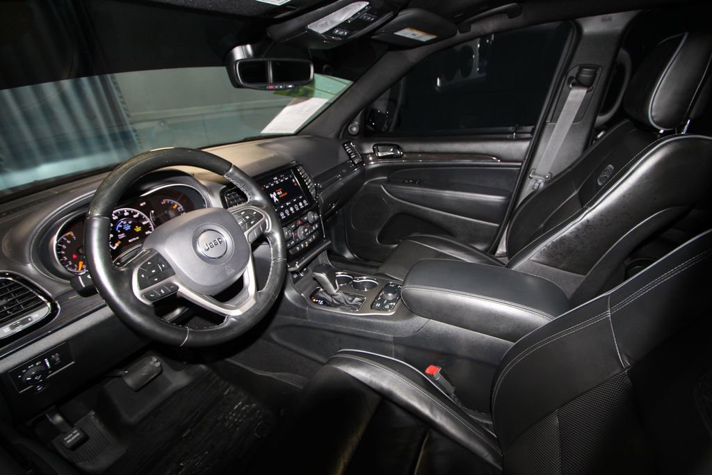 Used 2020 Jeep Grand Cherokee Overland image 2