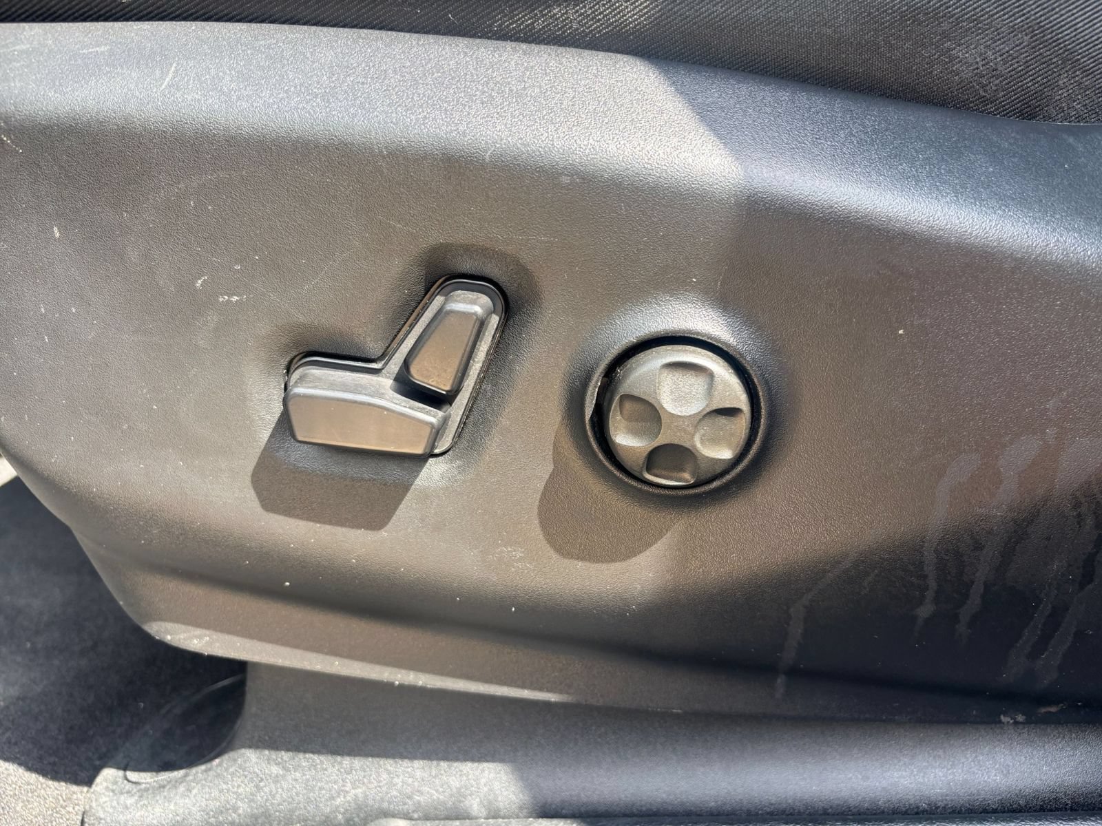 Used 2025 Chrysler Pacifica Limited FWD image 22