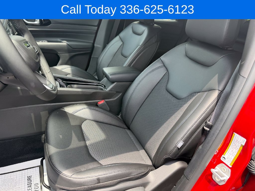 New 2026 Jeep Compass Latitude AWD/4WD image 17