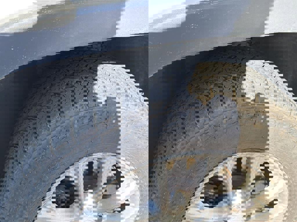 Used 2020 Jeep Cherokee Latitude w/ Cold Weather Group image 2