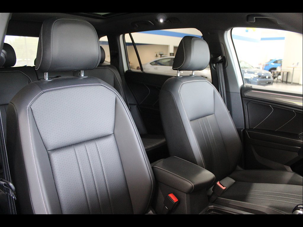 Used 2022 Volkswagen Tiguan SE R-Line AWD/4WD image 22