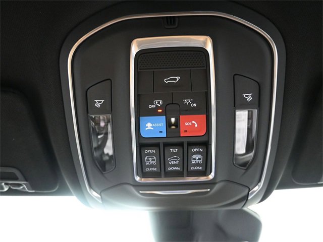 Used 2025 Jeep Grand Cherokee Limited w/ Luxury Tech Group II image 22