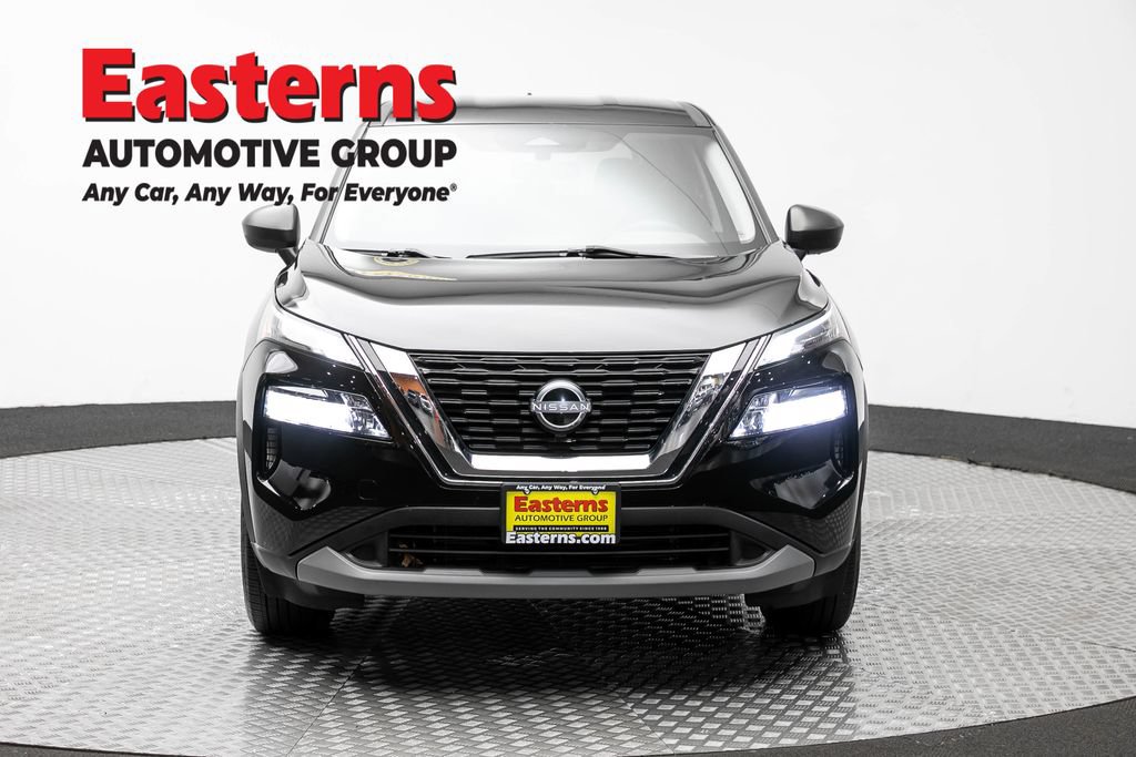 Used 2023 Nissan Rogue S AWD/4WD image 2