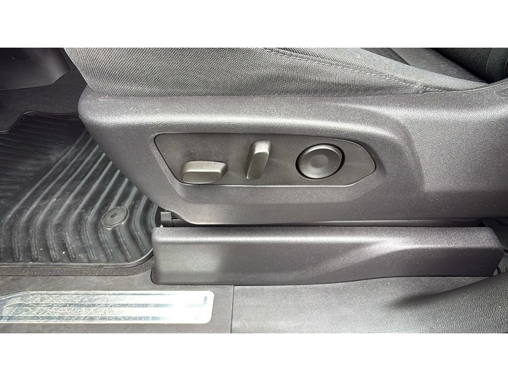 Used 2024 Chevrolet Silverado 1500 LT AWD/4WD image 27