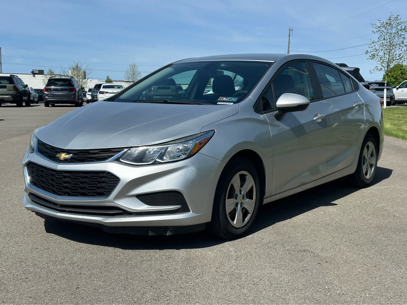 Used 2018 Chevrolet Cruze LS FWD image 1