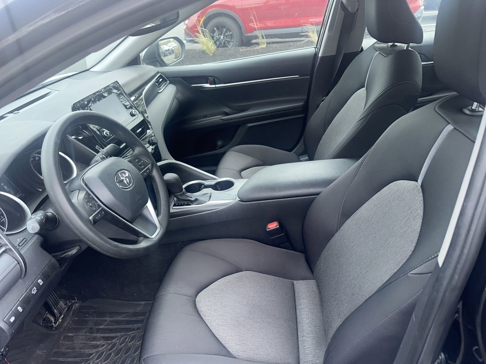 Used 2021 Toyota Camry LE w/ Convenience Package FWD image 4