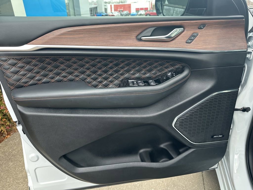 Used 2024 Jeep Grand Cherokee Summit image 17