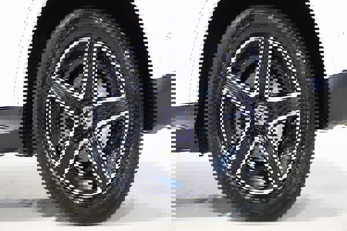 Used 2025 Mercedes-Benz GLC 300 4MATIC Coupe image 90