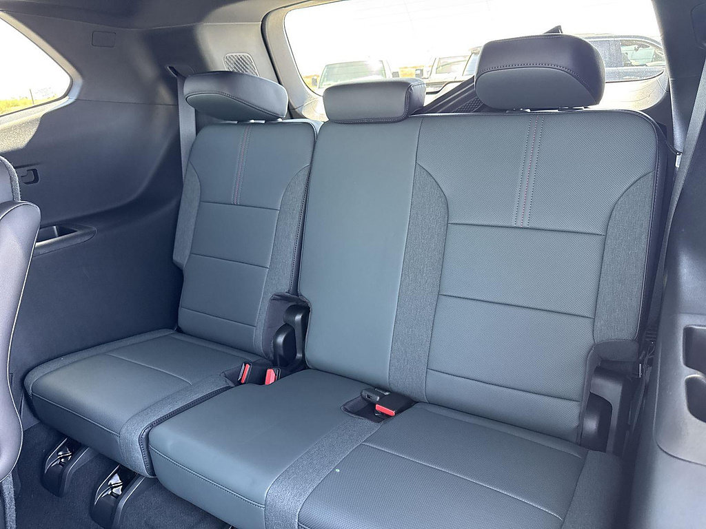 New 2026 GMC Acadia AT4 w/ Luxury Package AWD/4WD image 24