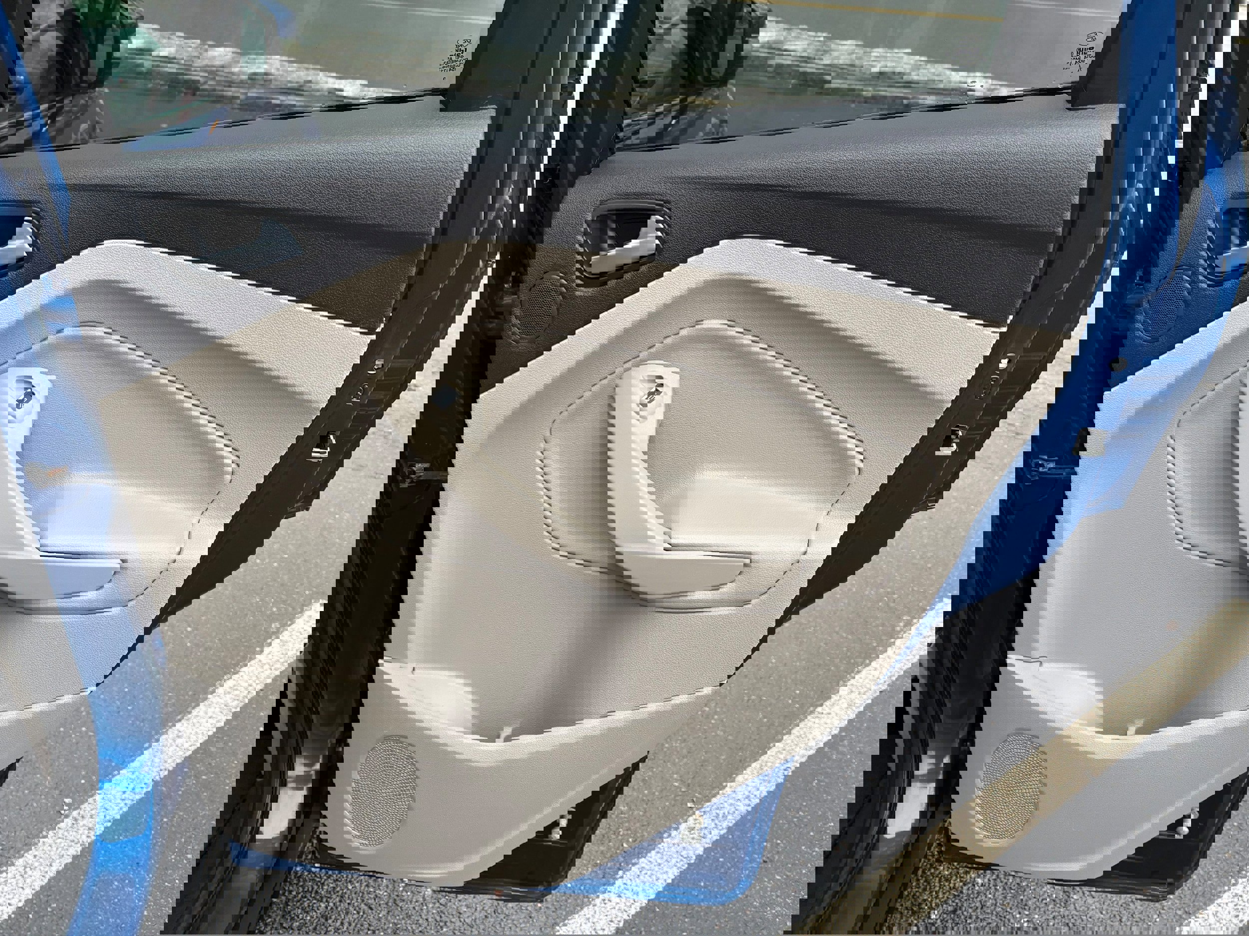 Used 2017 Ford Escape Titanium image 25