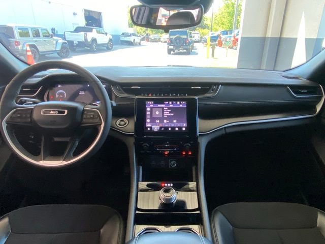 Used 2023 Jeep Grand Cherokee Altitude image 17