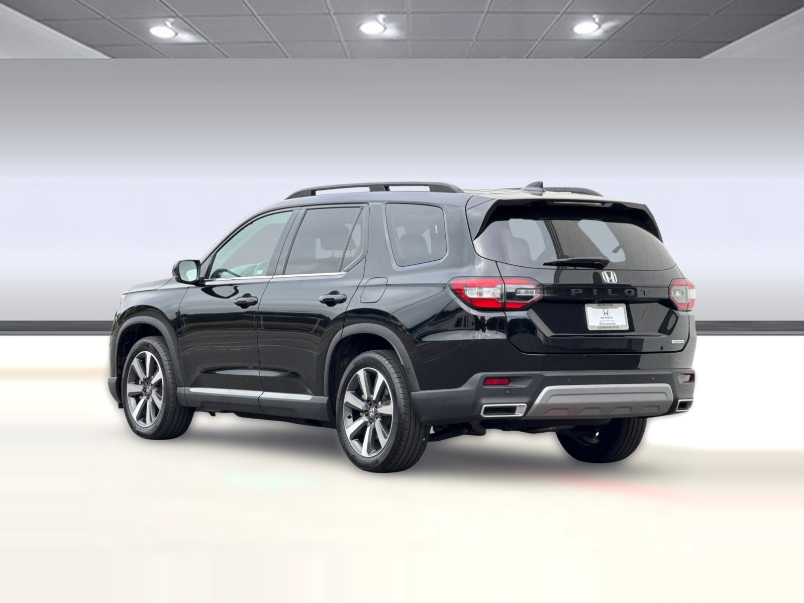 Certified 2024 Honda Pilot Touring image 3