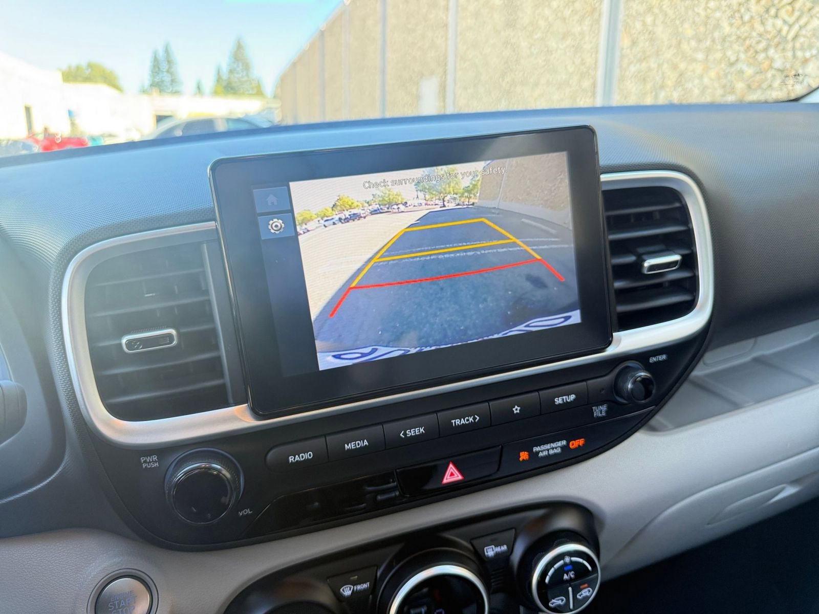 Used 2025 Hyundai Venue SEL image 24