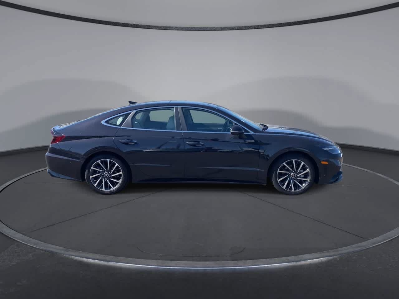 Used 2023 Hyundai Sonata Limited FWD image 2
