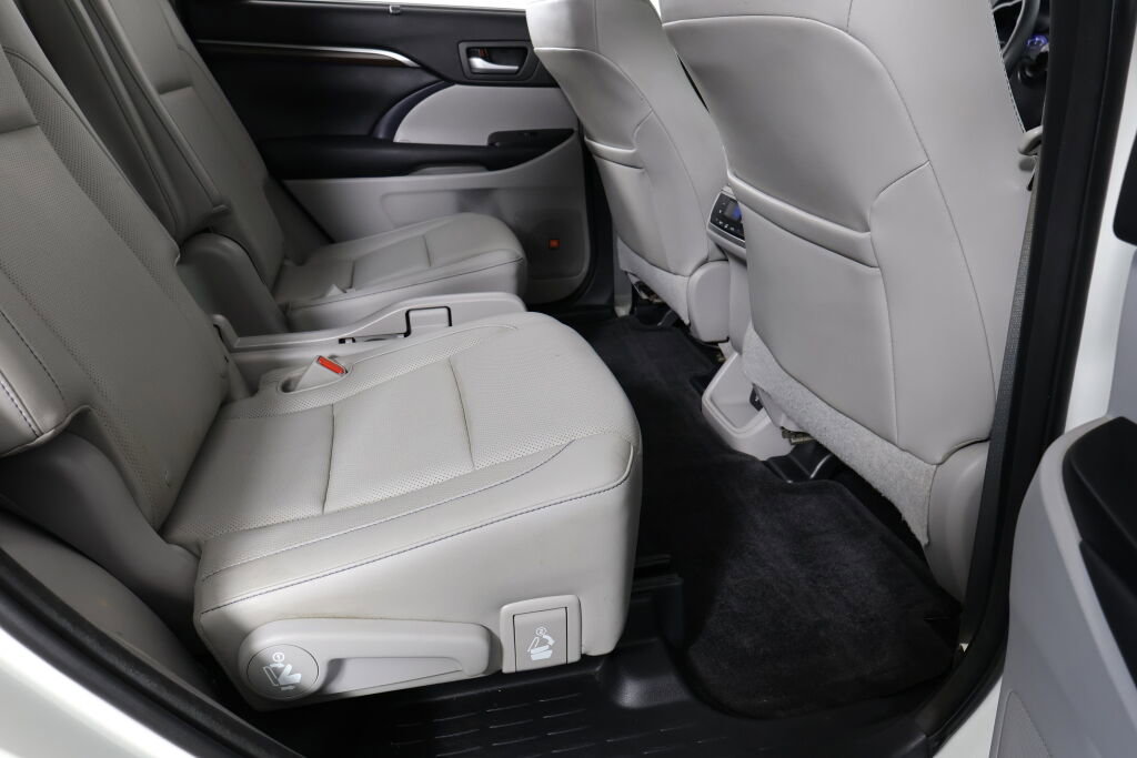 Used 2015 Toyota Highlander Limited image 24
