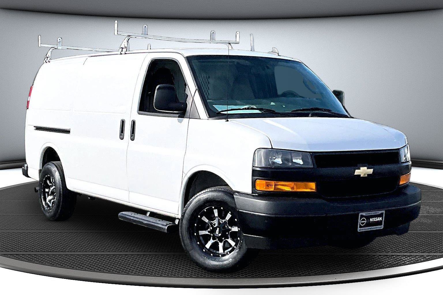 Used 2021 Chevrolet Express 3500 w/ Driver Convenience Package RWD image 1