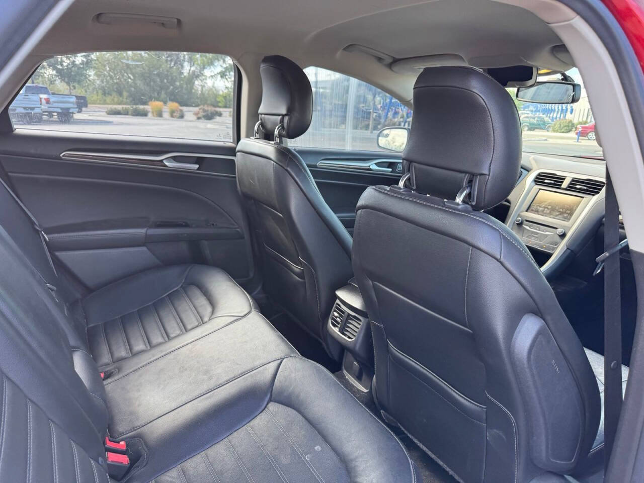 Used 2014 Ford Fusion SE w/ Equipment Group 202A FWD image 15