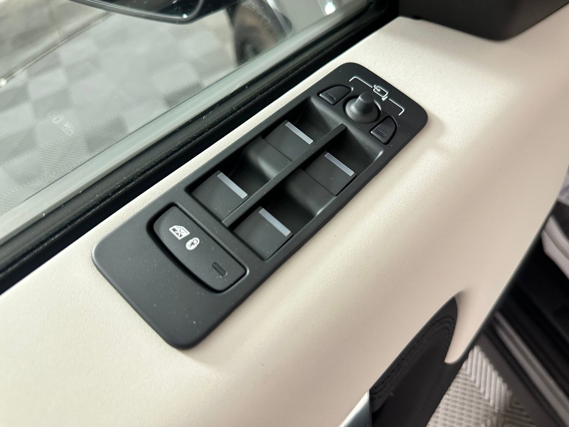 Used 2025 Land Rover Discovery Sport S AWD/4WD image 21