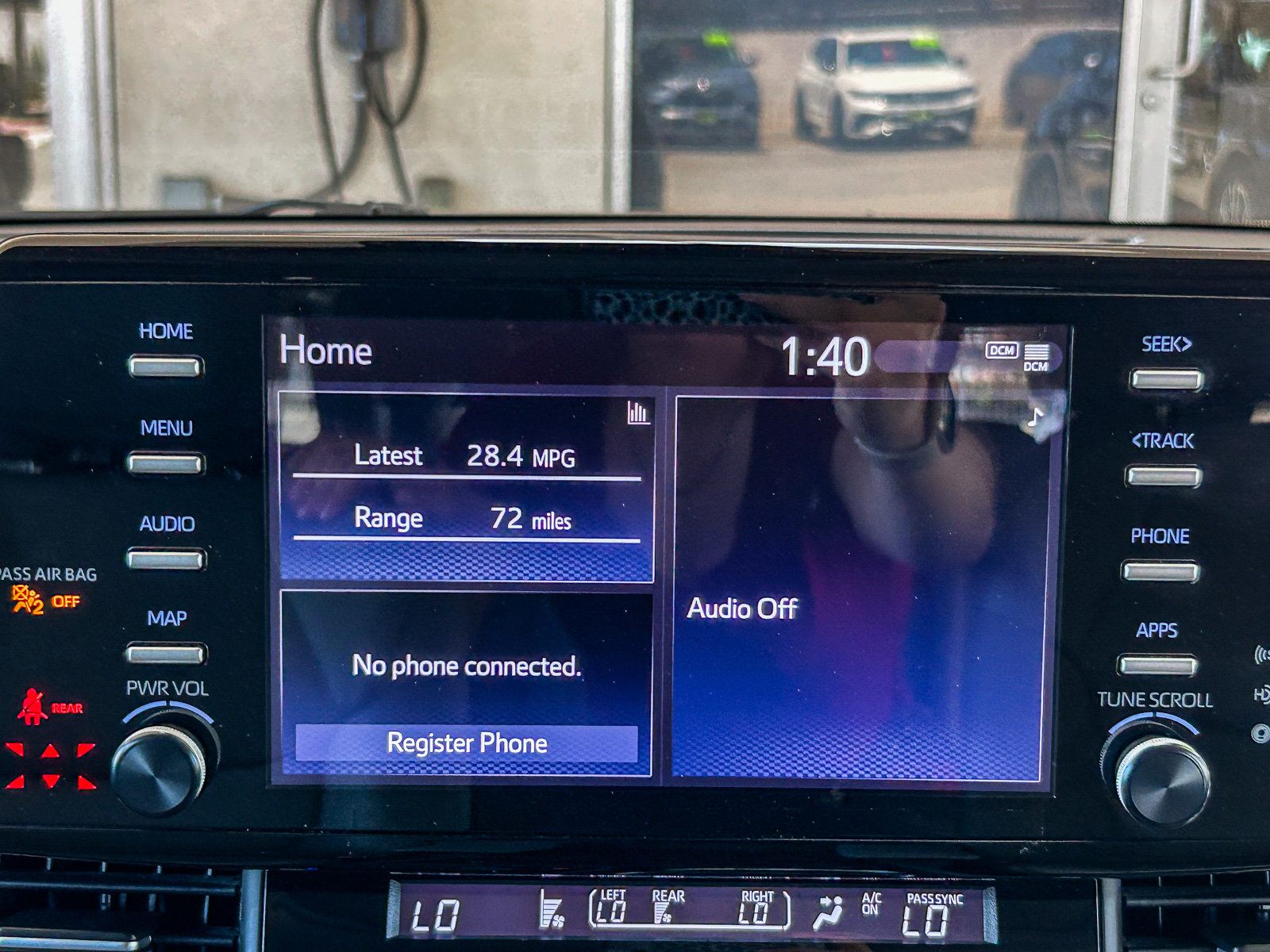 Used 2024 Toyota Sienna XLE FWD image 14