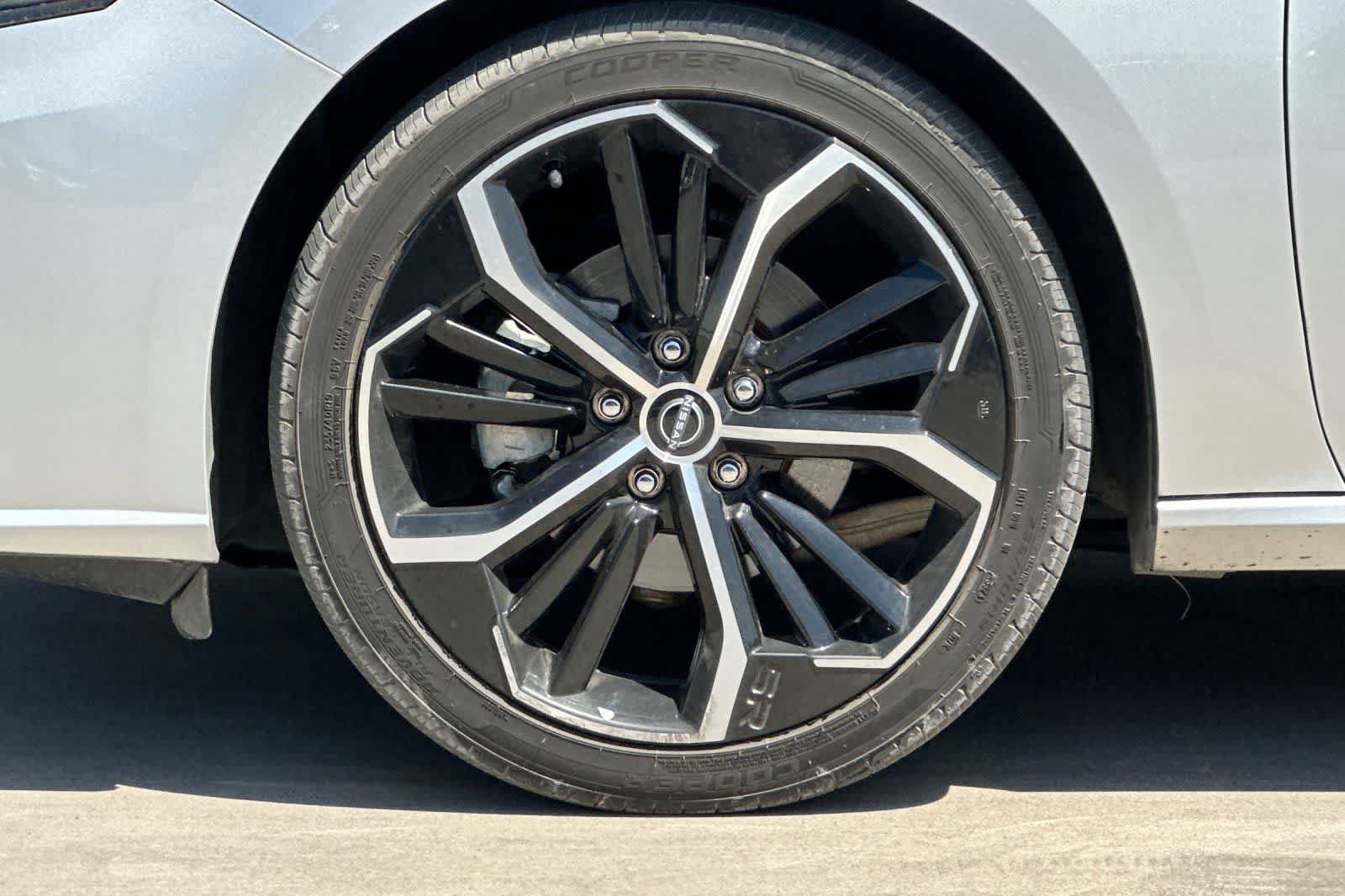 Used 2023 Nissan Altima 2.5 SR FWD image 12