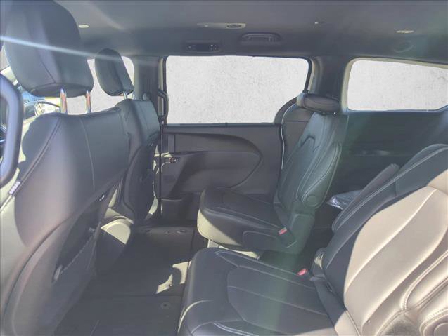 New 2026 Chrysler Pacifica Select image 13