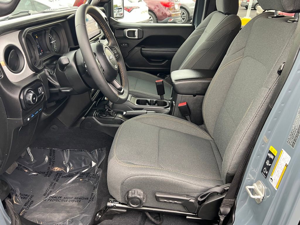 Used 2024 Jeep Wrangler Unlimited w/ Technology Group image 14