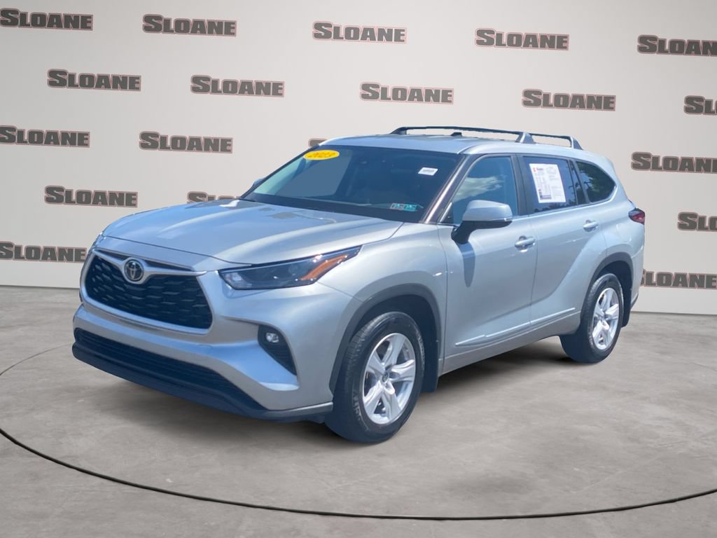 Used 2023 Toyota Highlander LE AWD/4WD image 1