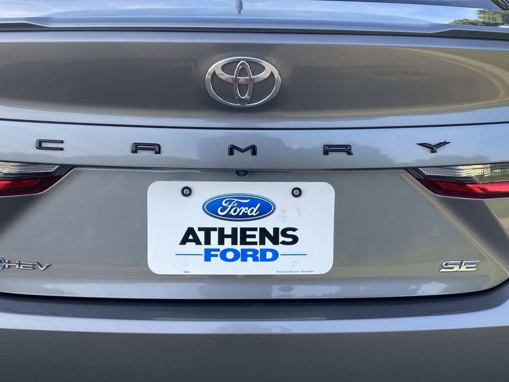 Used 2025 Toyota Camry SE w/ Convenience Package FWD image 5