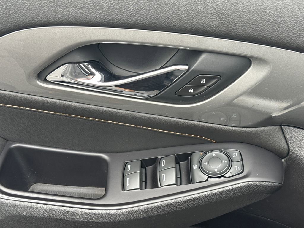 Used 2020 Chevrolet Traverse LS FWD image 16