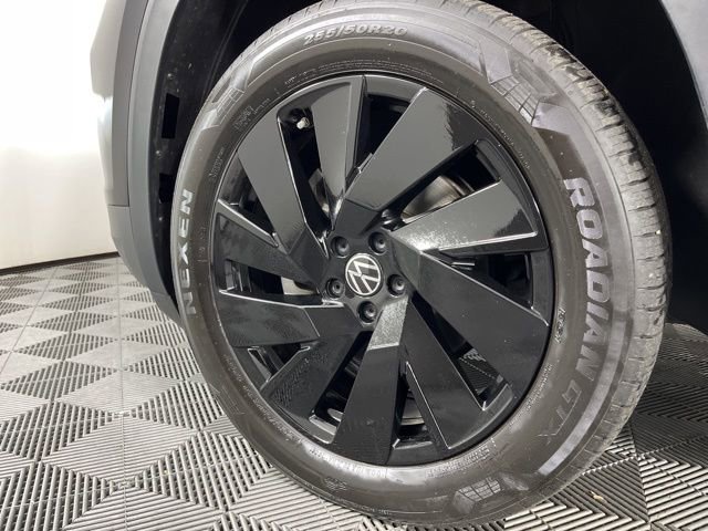 Used 2024 Volkswagen Atlas SE w/ Black Wheel Package image 12