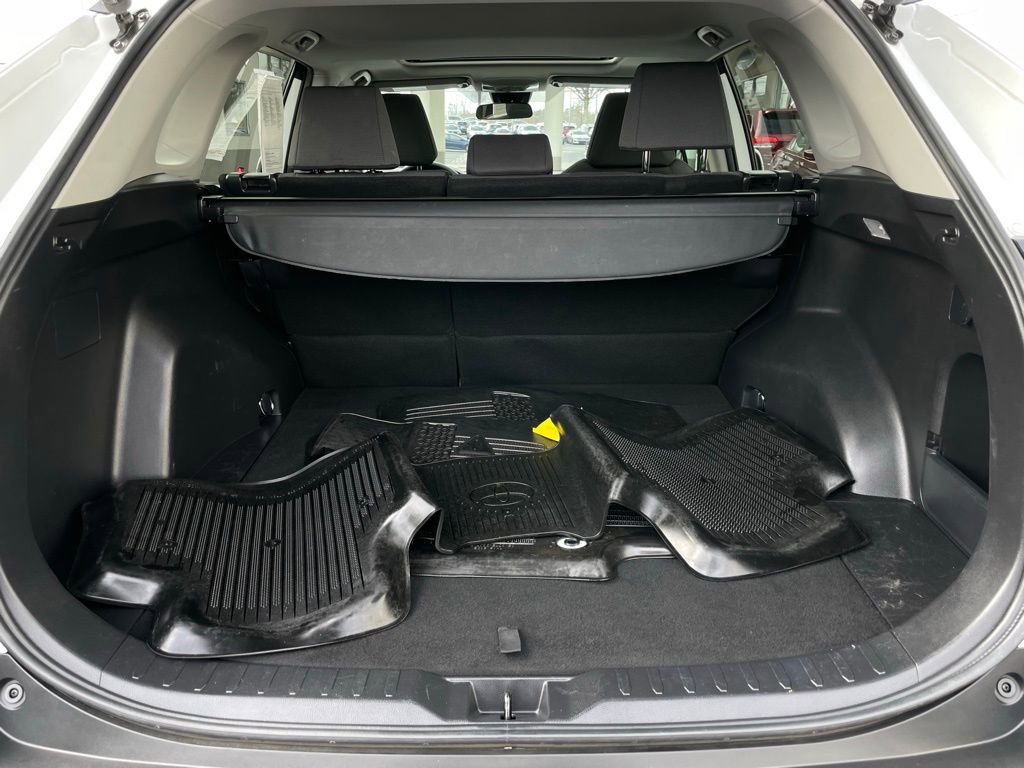 Used 2021 Toyota RAV4 XLE image 40