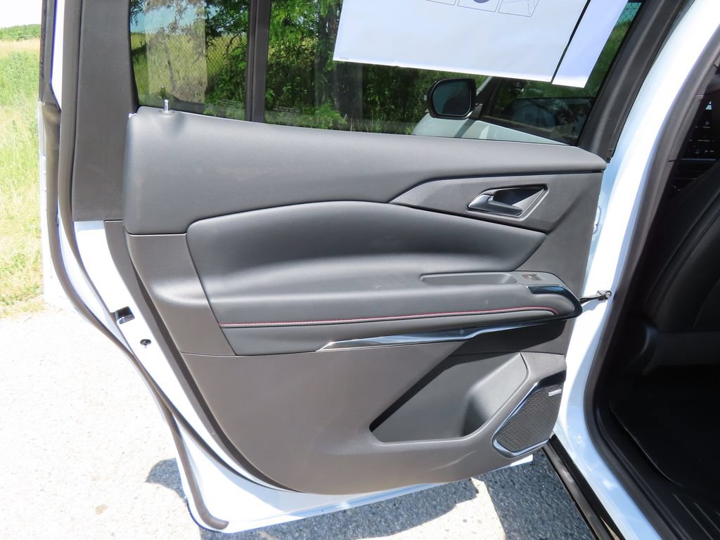 New 2026 Chevrolet Traverse RS w/ LPO, Floor Liner Package AWD/4WD image 26