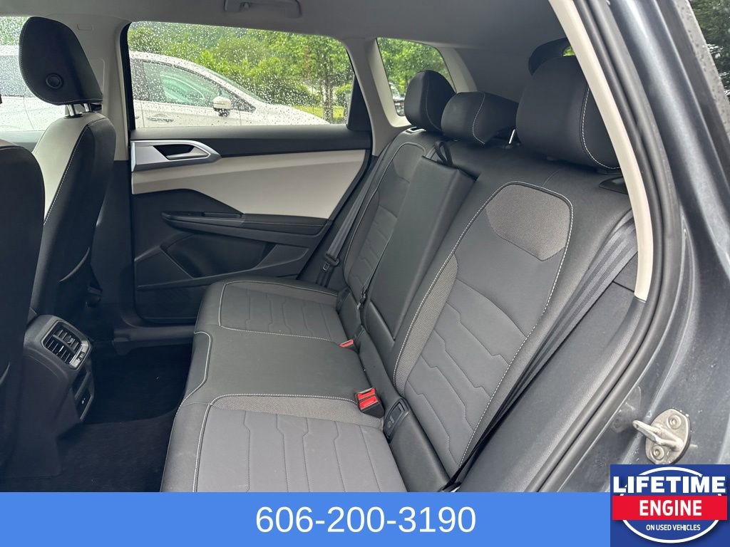Used 2025 Volkswagen Taos SE AWD/4WD image 12