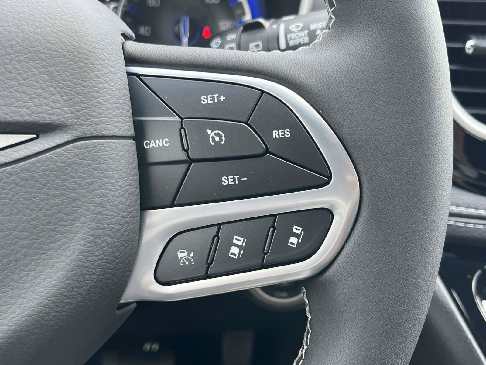 New 2027 Chrysler Pacifica Select FWD image 13