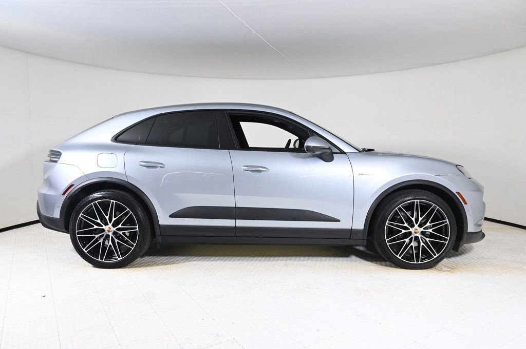 Used 2025 Porsche Macan Electric RWD image 8