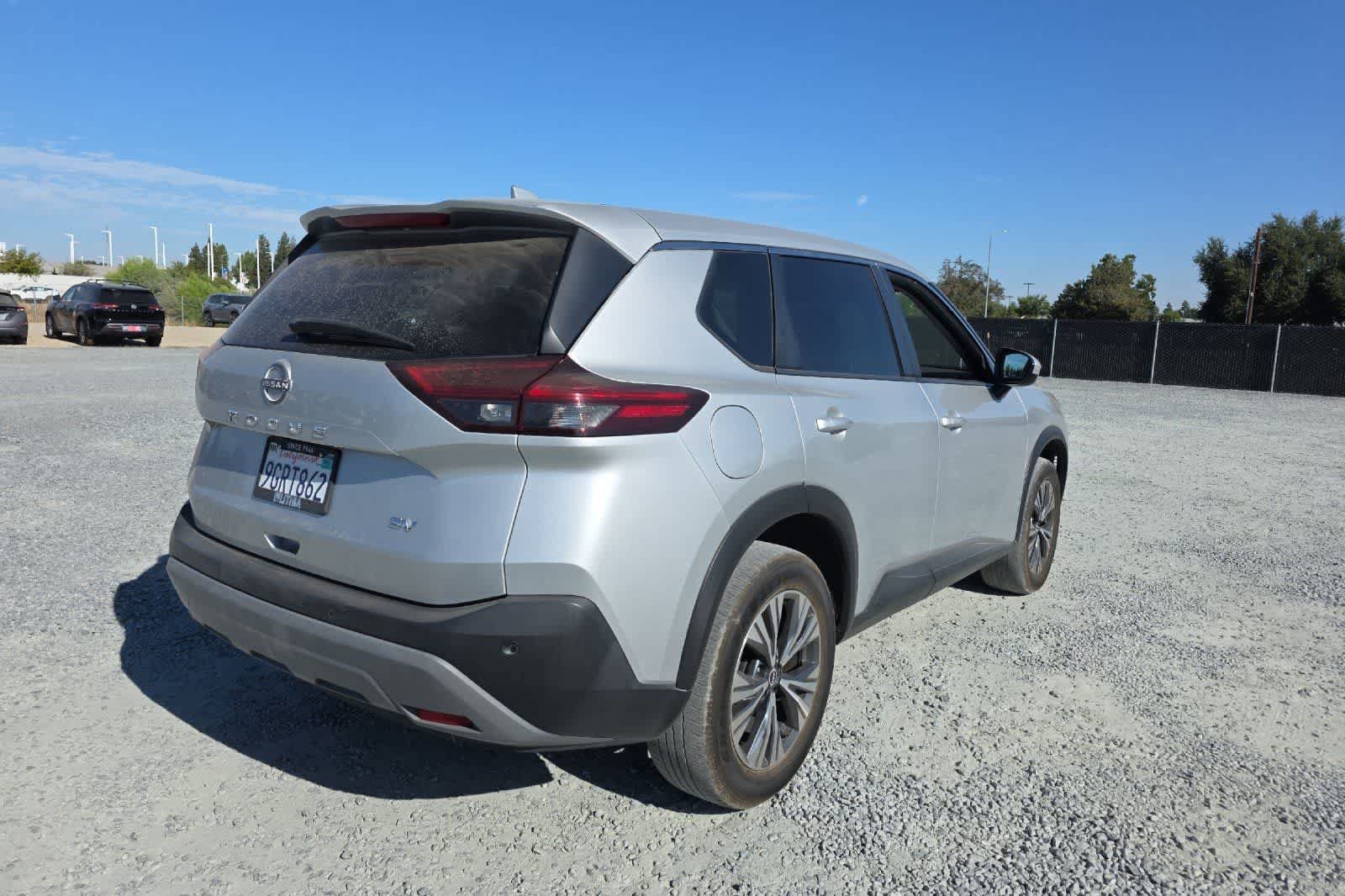 Used 2023 Nissan Rogue SV FWD image 3