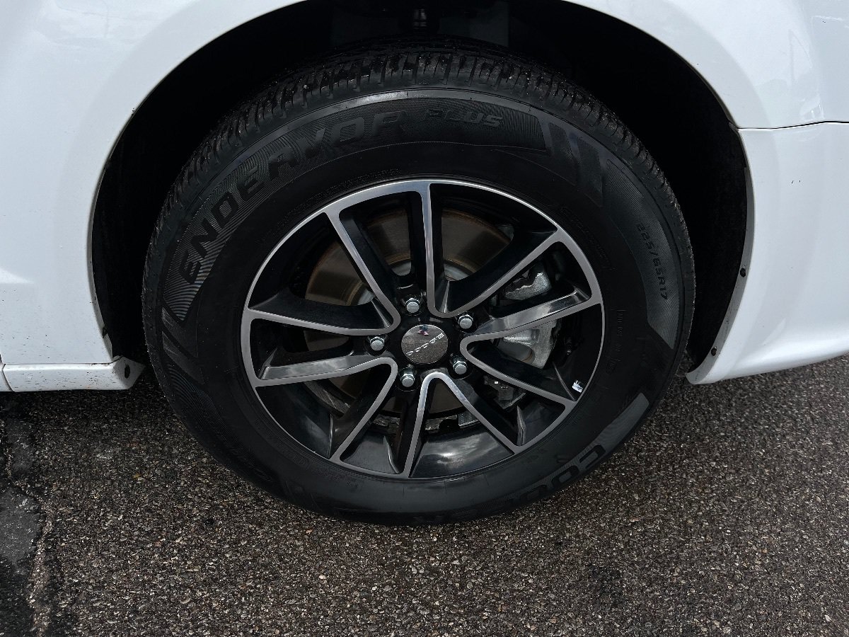 Used 2018 Dodge Grand Caravan SE FWD image 41