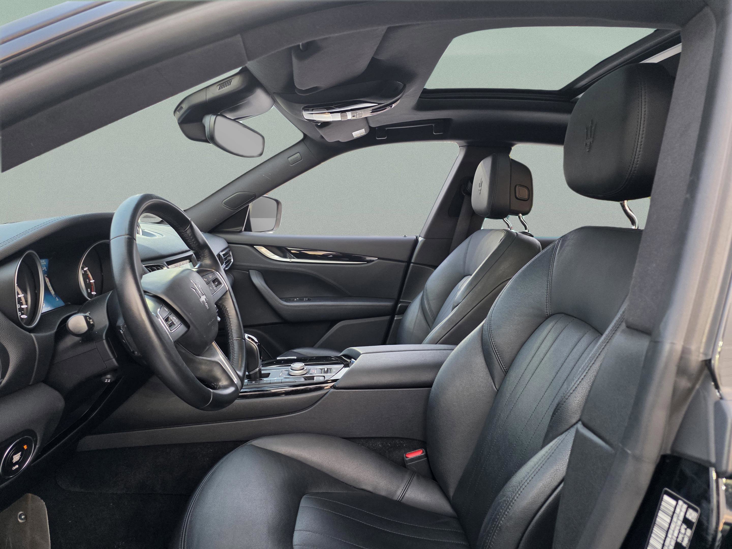 Used 2018 Maserati Levante image 13