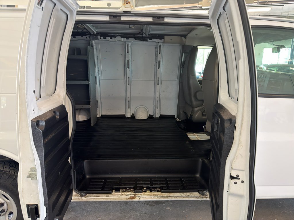 Used 2018 Chevrolet Express 2500 w/ Driver Convenience Package RWD image 12