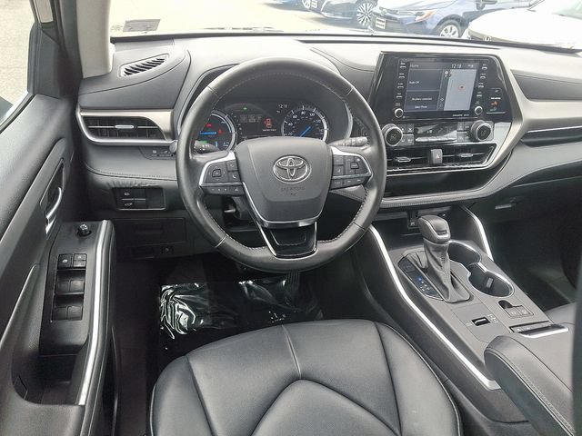 Used 2021 Toyota Highlander XLE AWD/4WD image 11