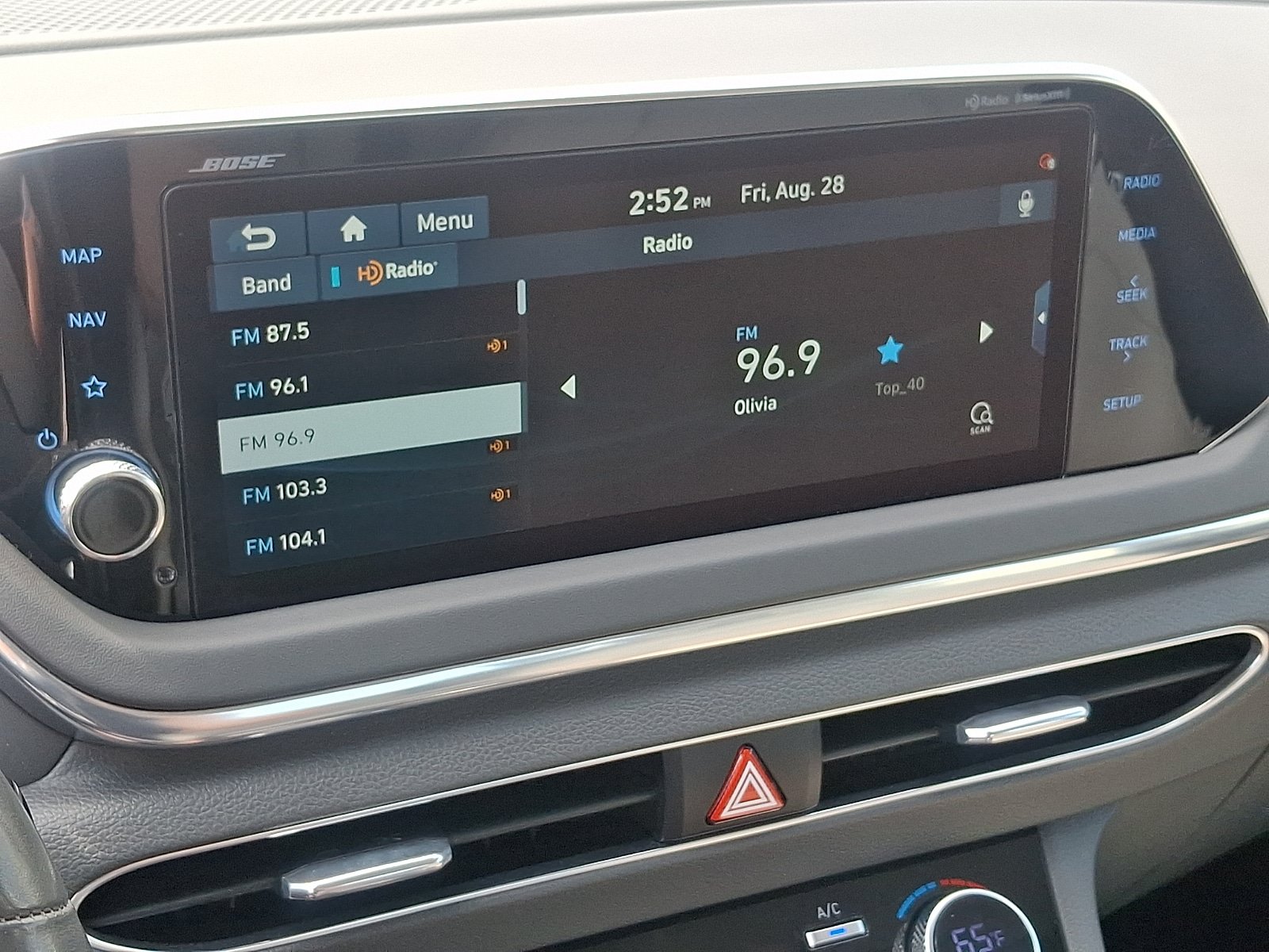 Used 2021 Hyundai Sonata Limited w/ Preferred Accessory Package FWD image 19