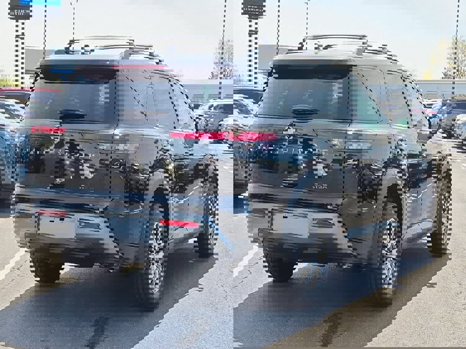 New 2026 Nissan Pathfinder SL image 3