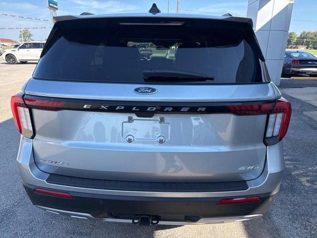 Used 2025 Ford Explorer Active w/ Active Comfort Package image 9