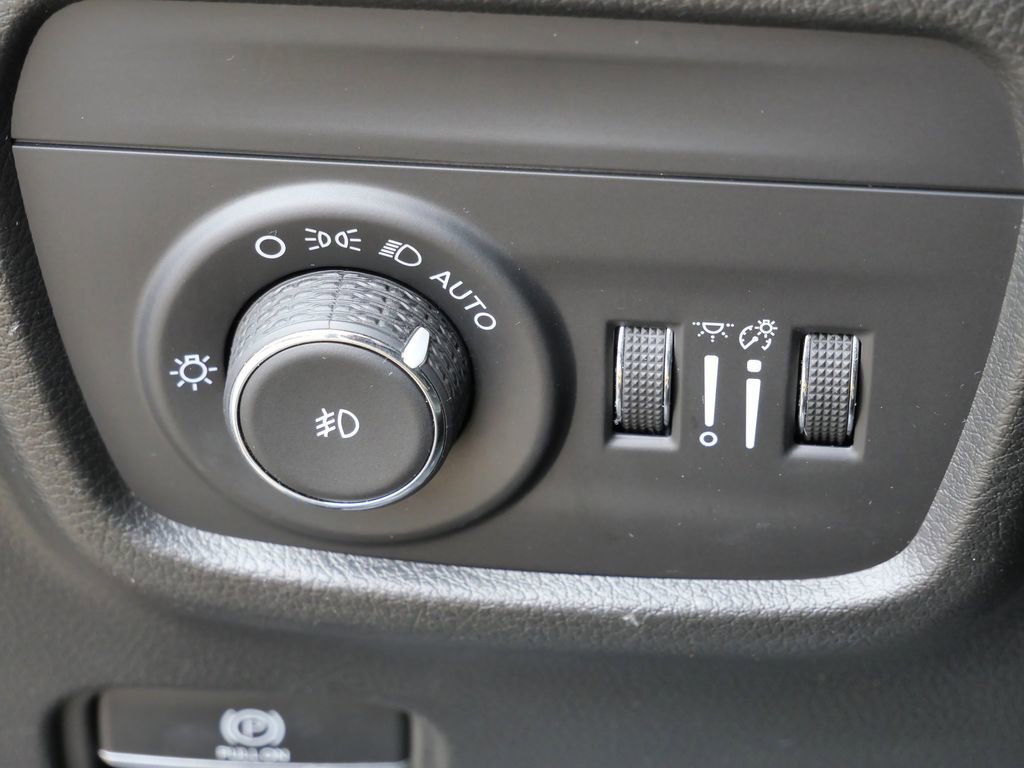 Used 2024 Jeep Grand Cherokee L Limited w/ Luxury Tech Group II image 36