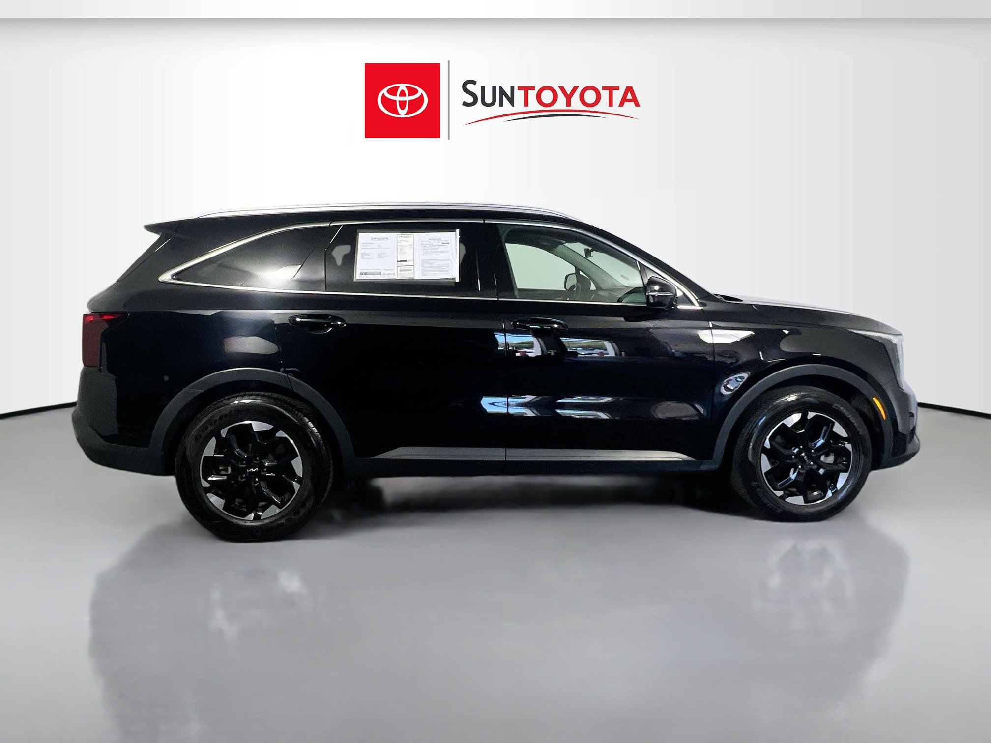 Used 2024 Kia Sorento S FWD image 2
