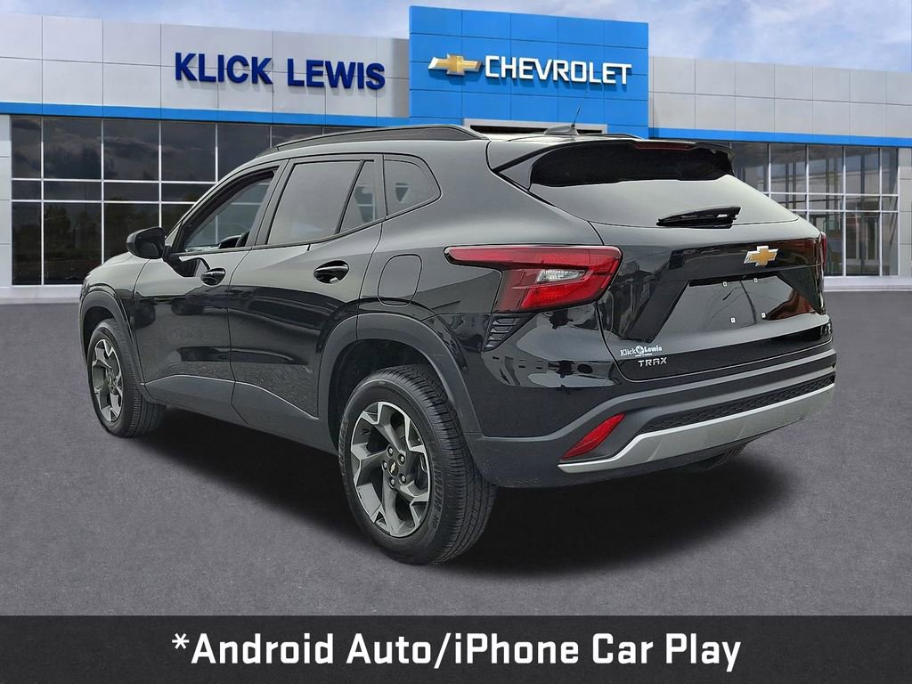 Used 2024 Chevrolet Trax LT w/ Driver Confidence Package image 5