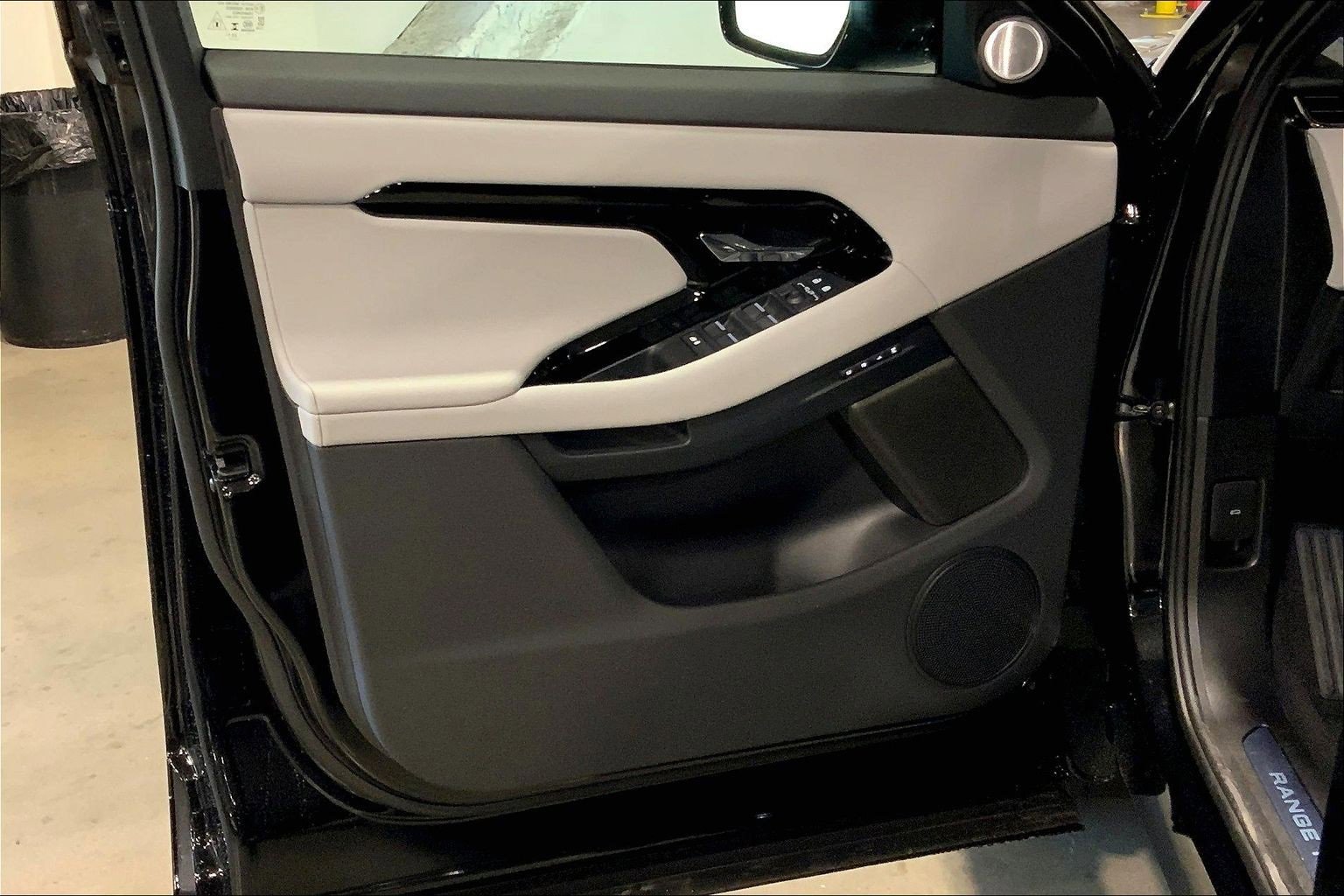 New 2026 Land Rover Range Rover Evoque Dynamic SE image 10