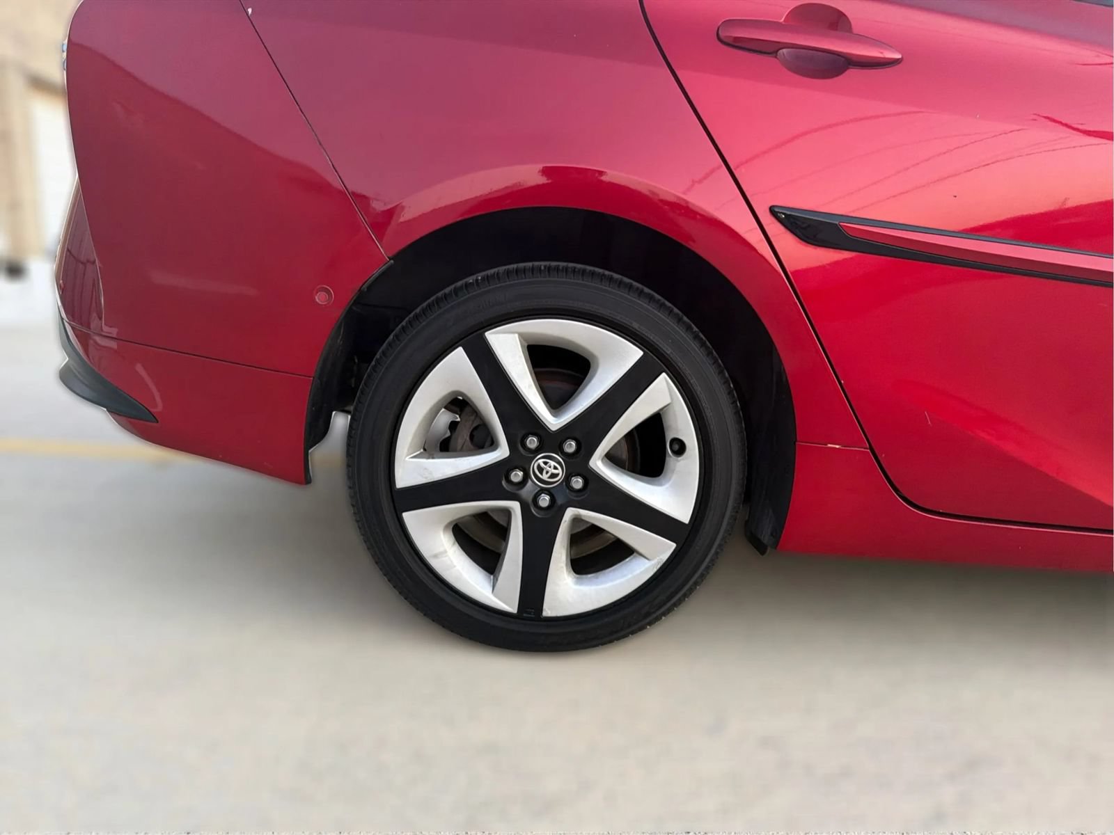 Used 2017 Toyota Prius Four Touring FWD image 29